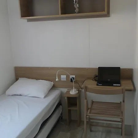 مكان تخييم Boost Locamobil Village Vacances 4*